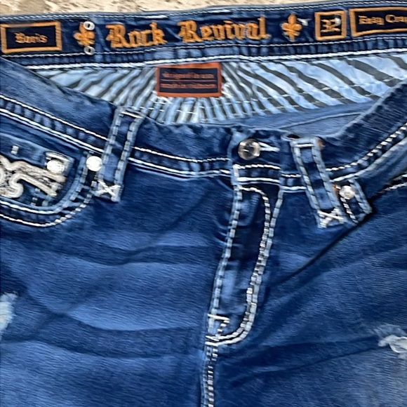 Rock Revival “BORIS” Easy Crop Distressed Denim Jean Size 32x25 - Picture 5 of 12